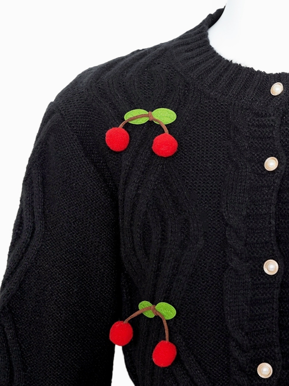 チェリーケーブルカーディガンBLACK スタイリングイメージ5