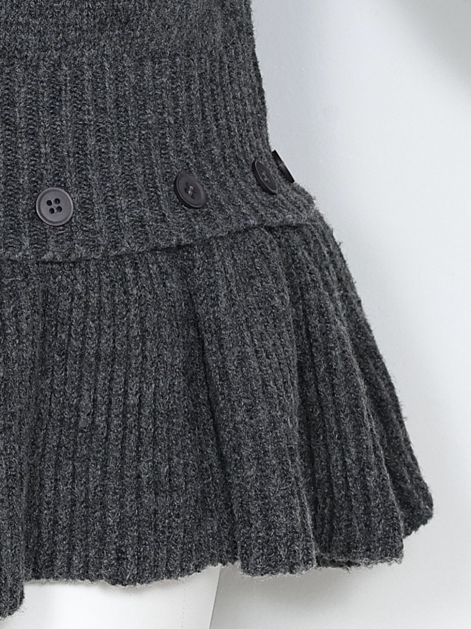 2WAYミッシェルフリルニットGRAY スタイリングイメージ8