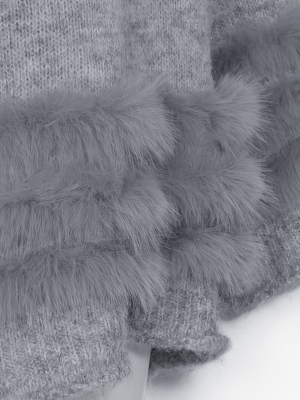 ティアードファーラメニットGRAY スタイリングイメージ7