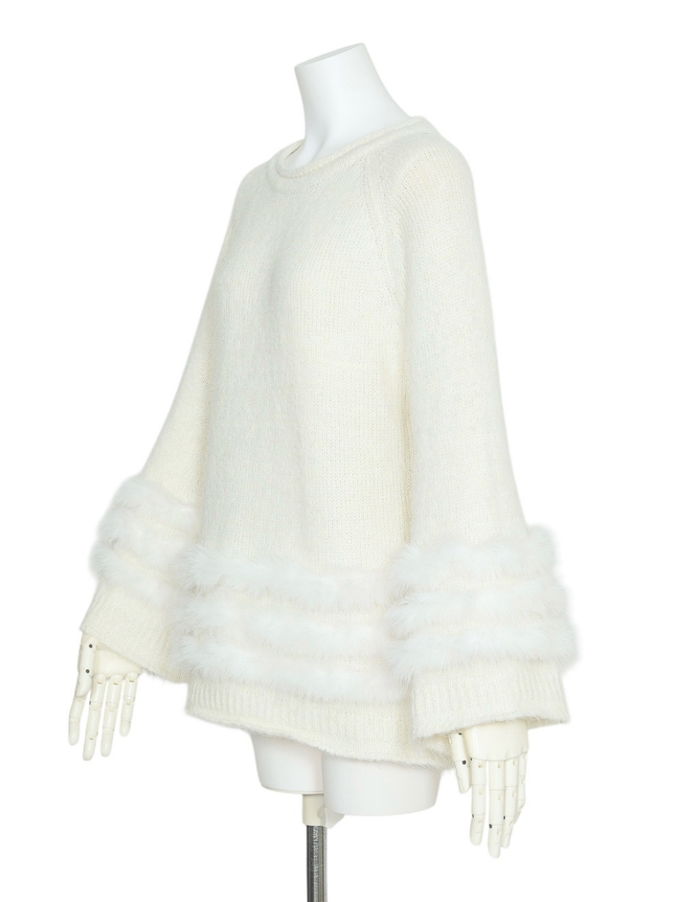 ティアードファーラメニットIVORY スタイリングイメージ2