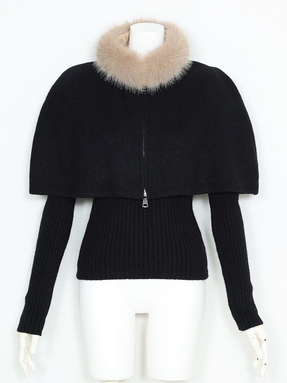 2WAYファーケープニットセットアップBLACK スタイリングイメージ1