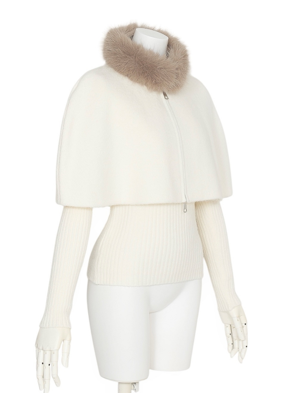 3WAYファーケープニットセットアップIVORY スタイリングイメージ3