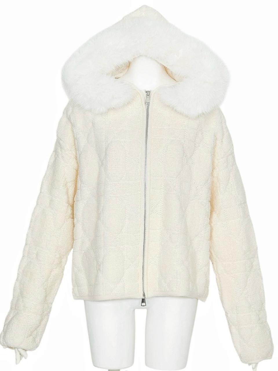 カナージュステッチファーフードニットアウターIVORY スタイリングイメージ1