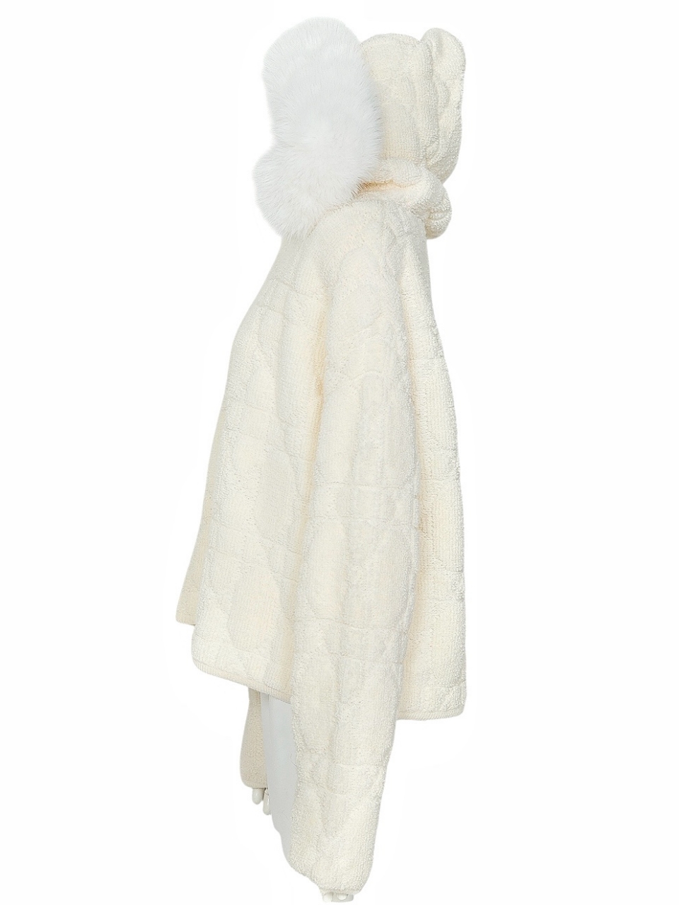 カナージュステッチファーフードニットアウターIVORY スタイリングイメージ2