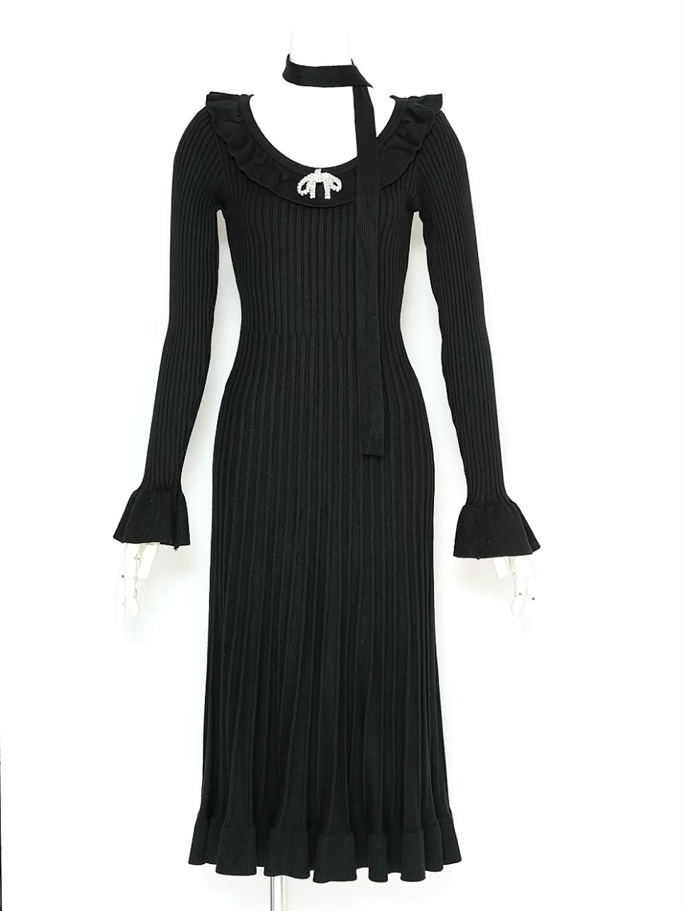 ジュエルリボンフリルワンピースBLACK スタイリングイメージ1