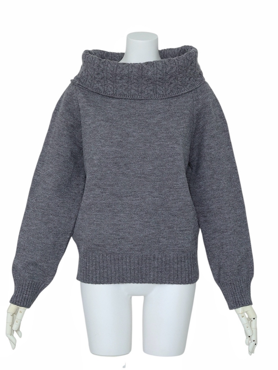 ケーブルオフショルニットGRAY スタイリングイメージ2