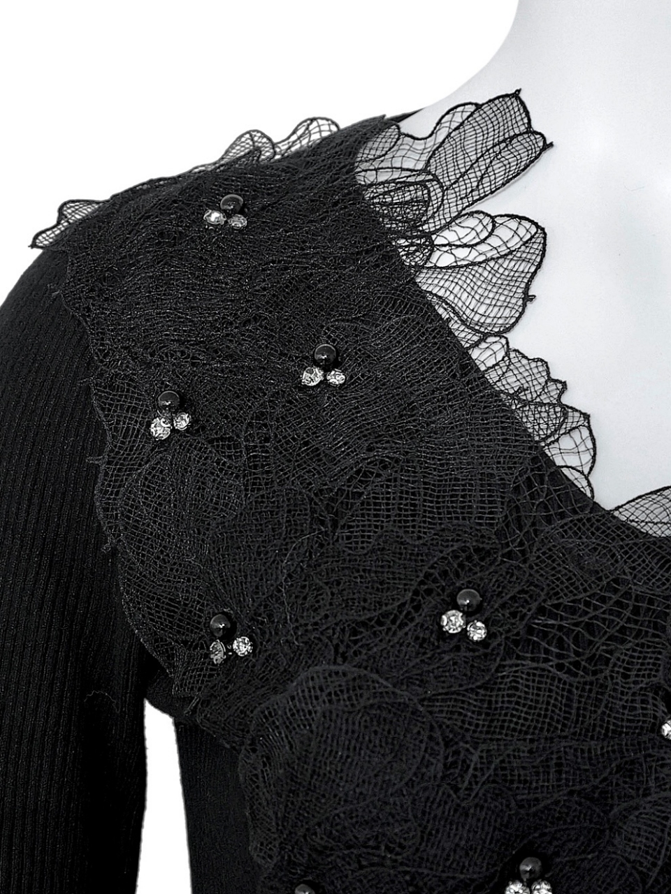 ビジューフラワーチュールレースニットBLACK スタイリングイメージ7