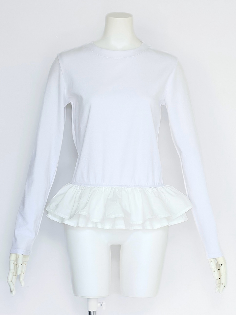 ラッフルティアードトップWHITE スタイリングイメージ1