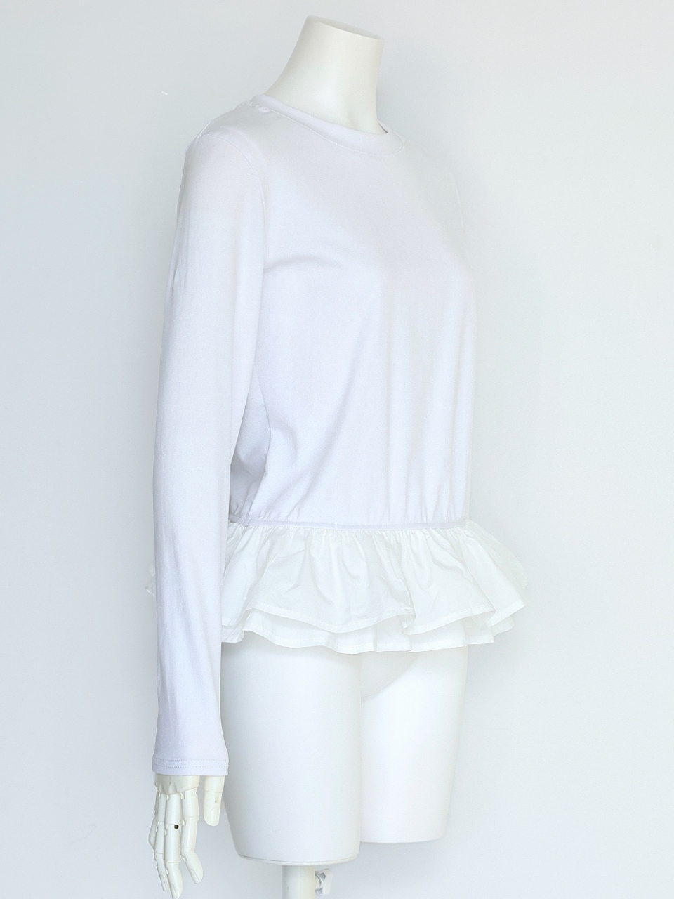 ラッフルティアードトップWHITE スタイリングイメージ2