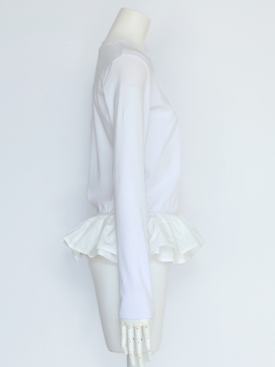ラッフルティアードトップWHITE スタイリングイメージ3