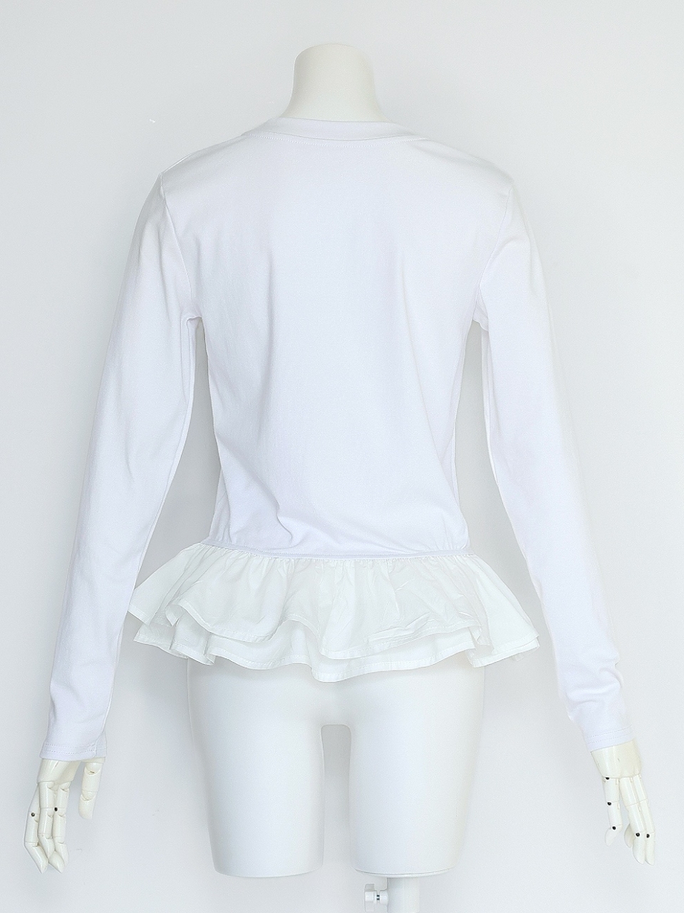 ラッフルティアードトップWHITE スタイリングイメージ4