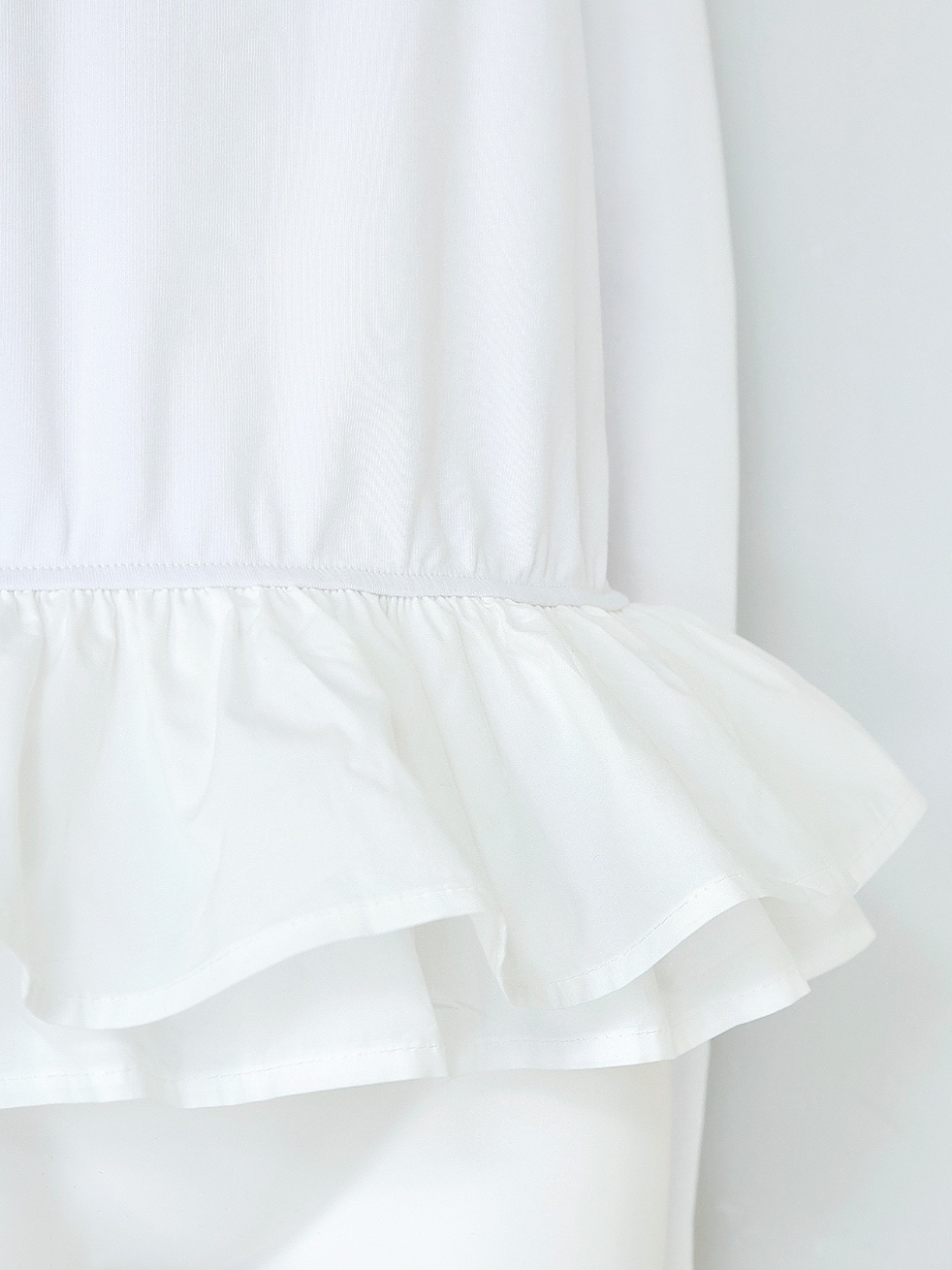 ラッフルティアードトップWHITE スタイリングイメージ5