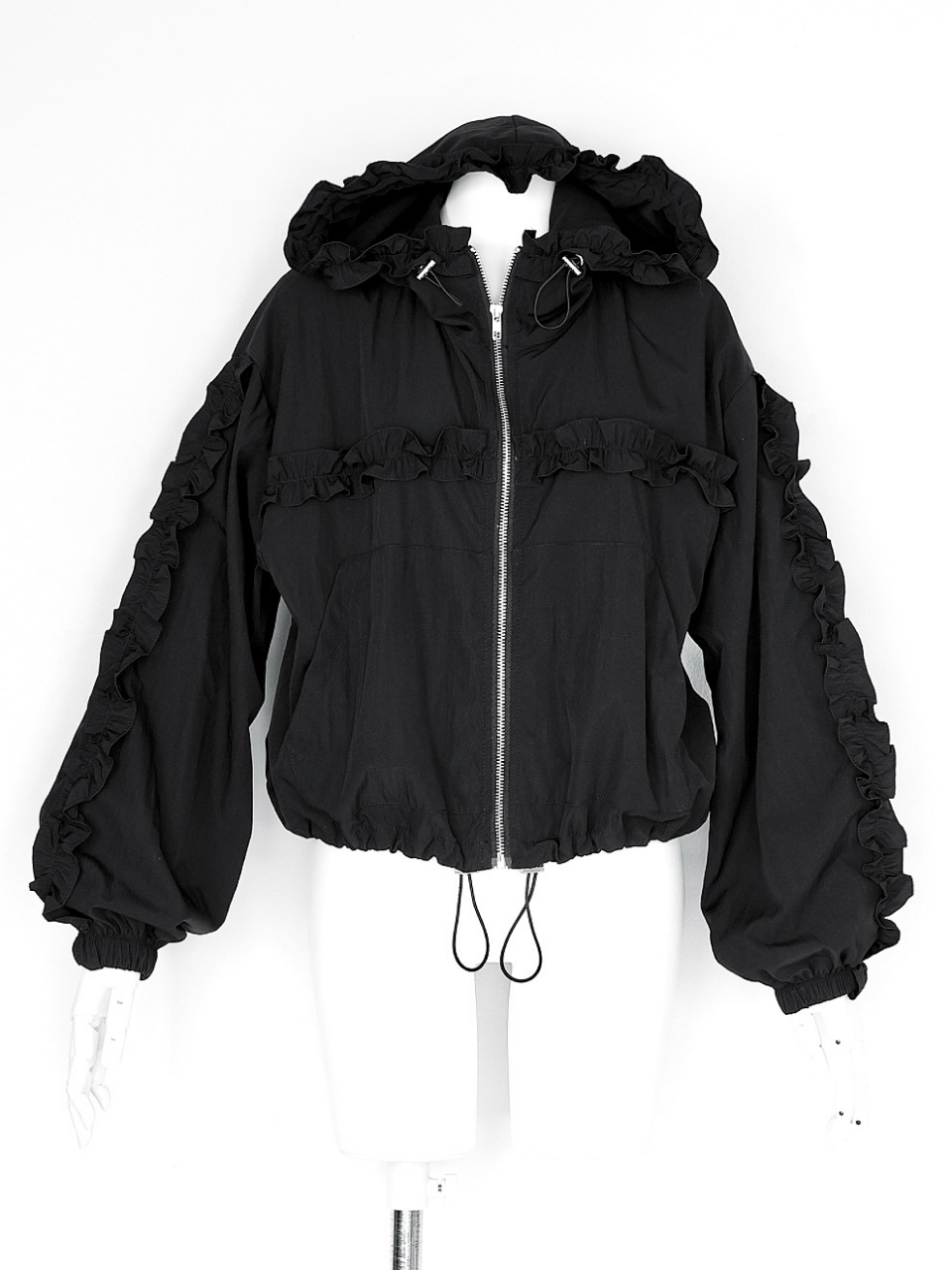 クララフリルシャカシャカパーカーBLACK スタイリングイメージ1