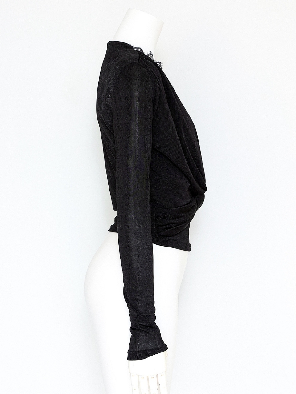 LUXE美ラインクロストップスBLACK スタイリングイメージ3