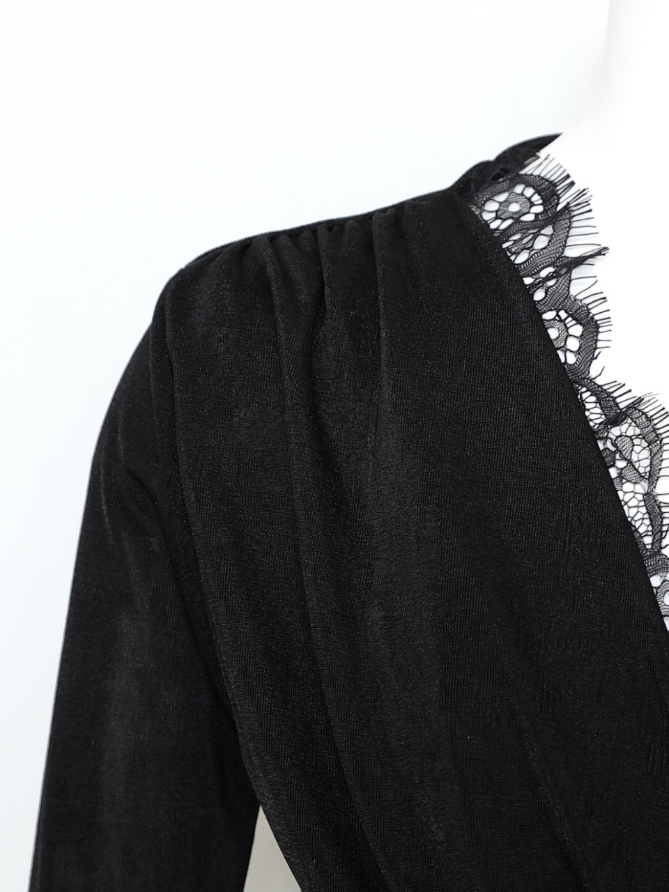 LUXE美ラインクロストップスBLACK スタイリングイメージ7