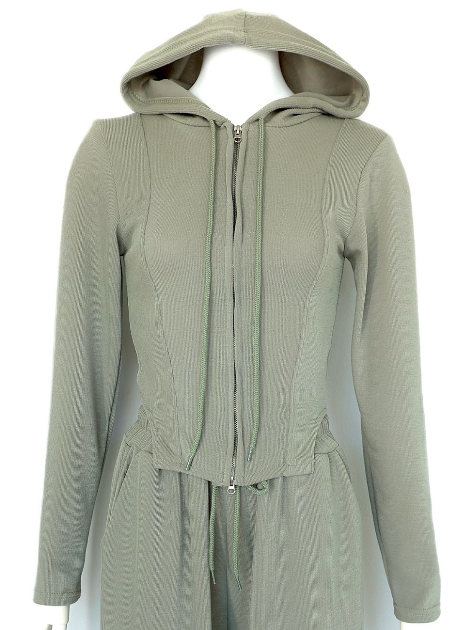 セクシーカーヴィースウェットKHAKI スタイリングイメージ3