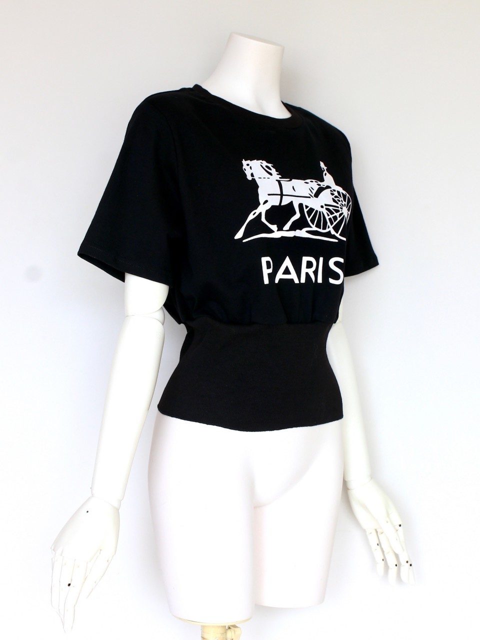PARISお馬さんTシャツBLACK スタイリングイメージ2