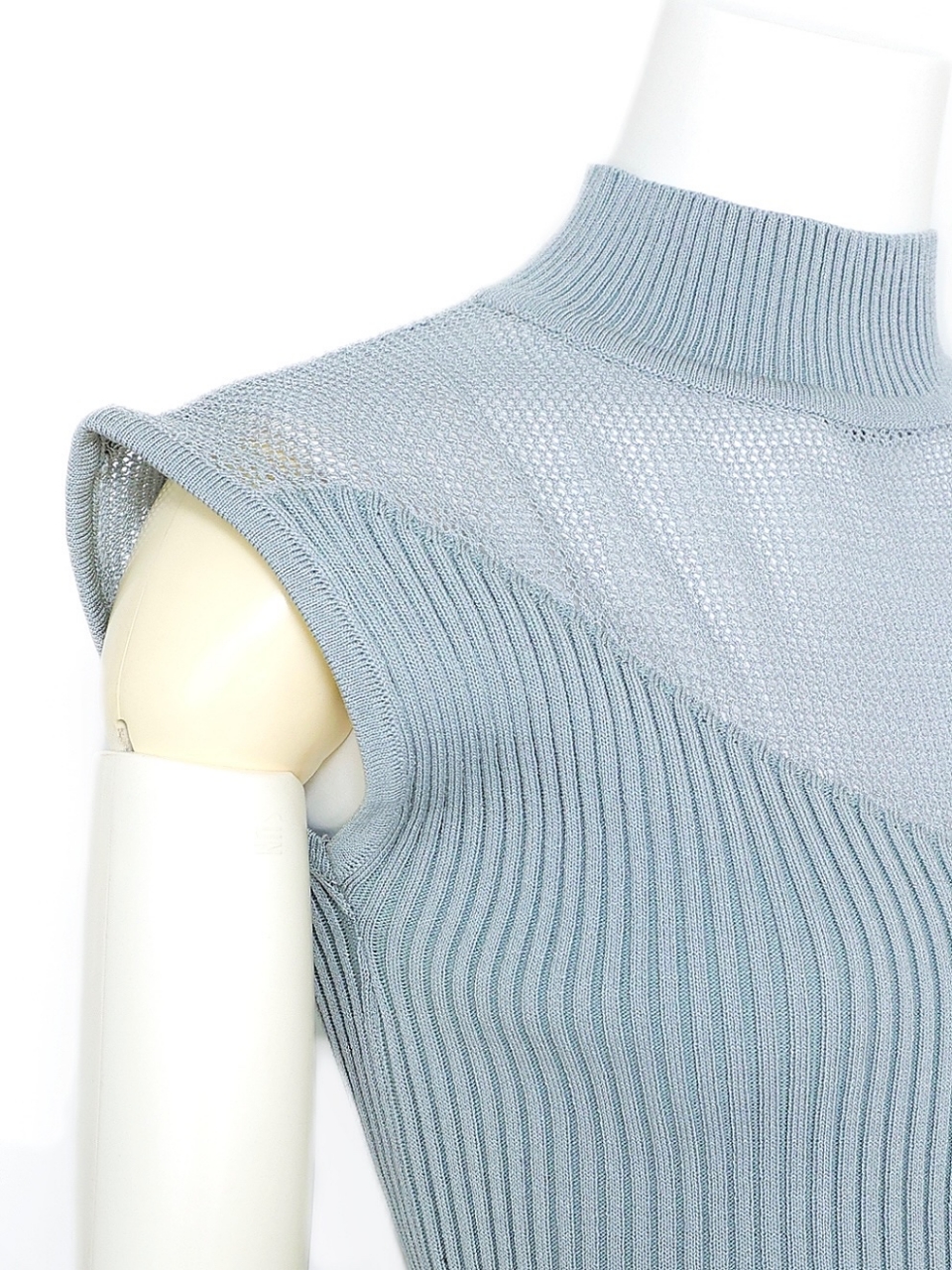 デコルテメッシュサマーニットGRAY スタイリングイメージ6