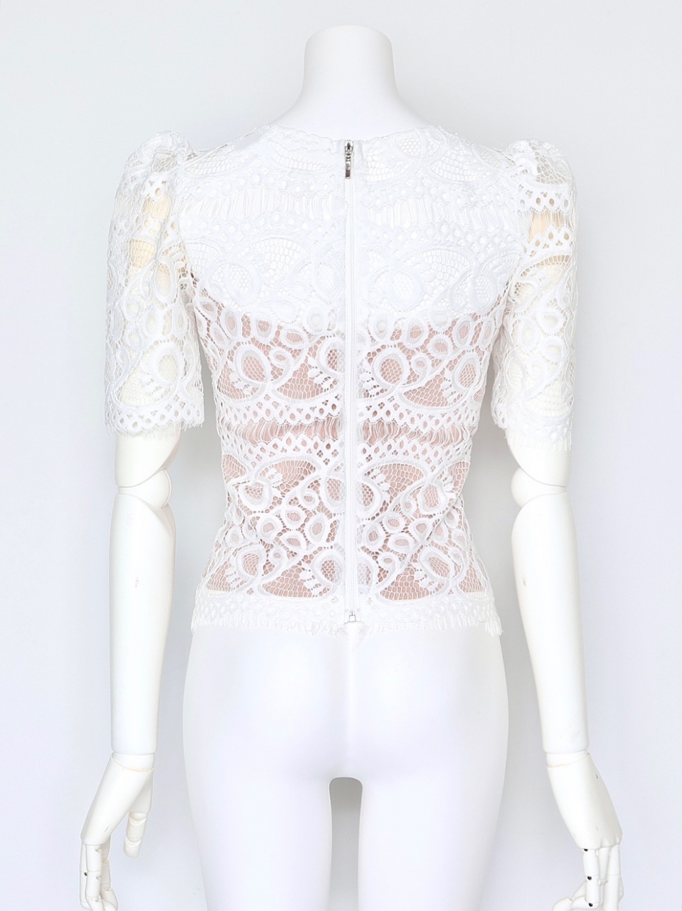 LUXE美フォムルレースブラウス(内蔵カップ付)WHITE スタイリングイメージ4