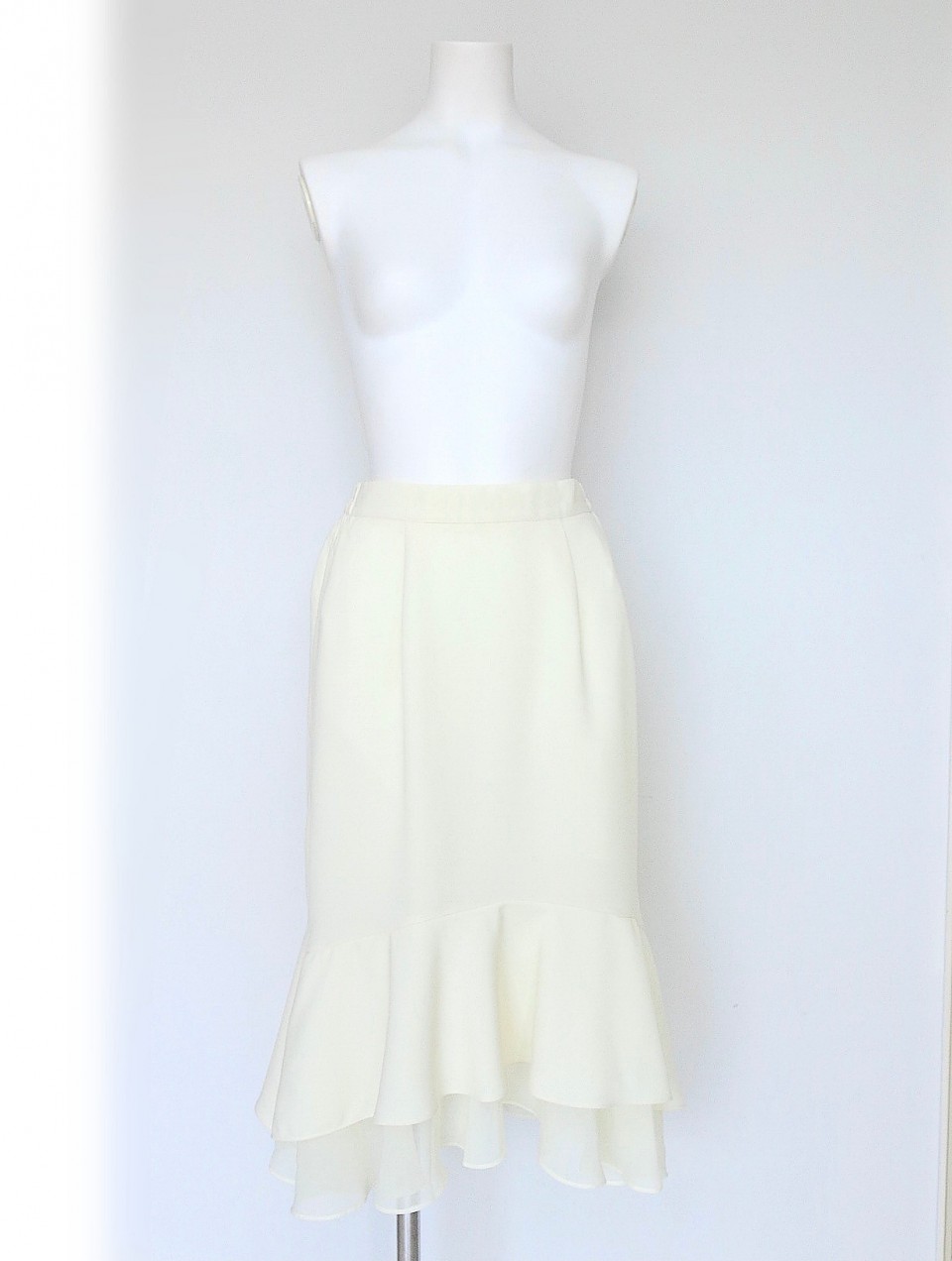 イレヘムマーメイドオフホワイトスカート スタイリングイメージ1