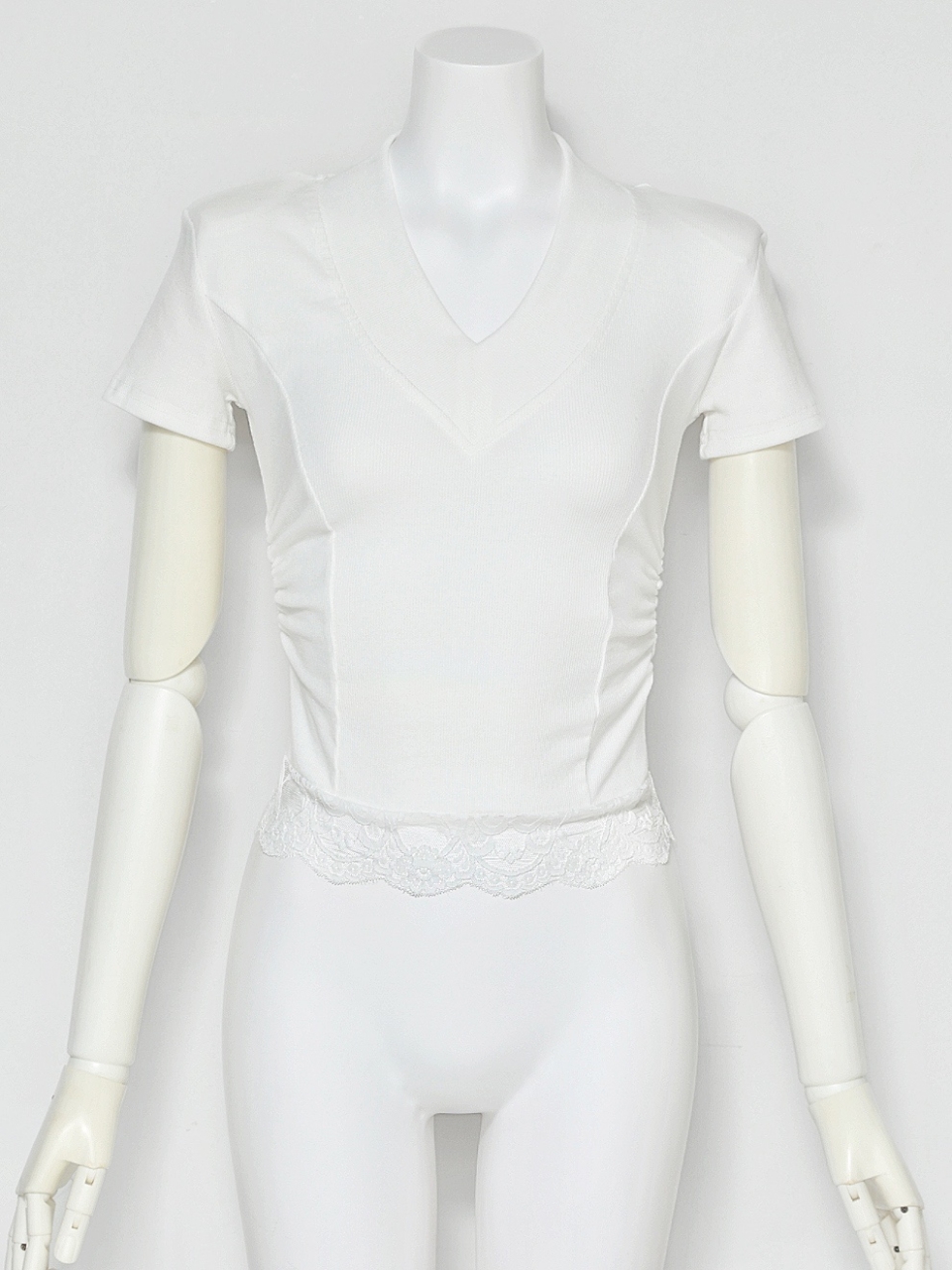 レースフリルカーヴィVトップスWHITE スタイリングイメージ1
