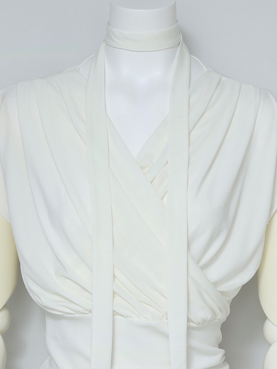 リッチドレープカットソーWHITE スタイリングイメージ6