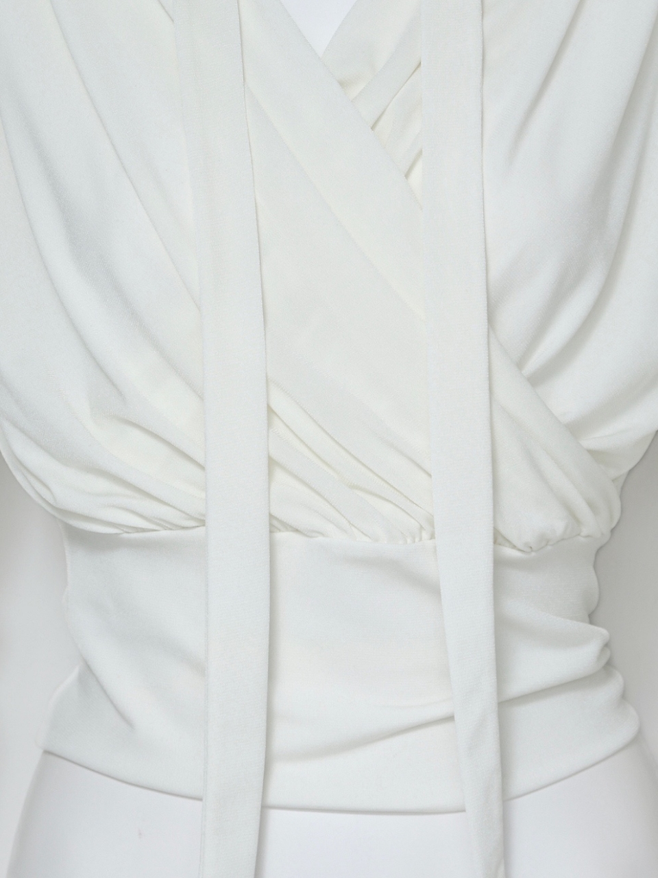 リッチドレープカットソーWHITE スタイリングイメージ7