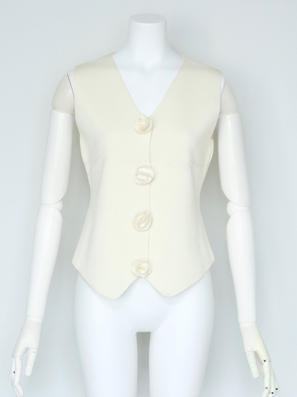 コサージュニットベストIVORY スタイリングイメージ1