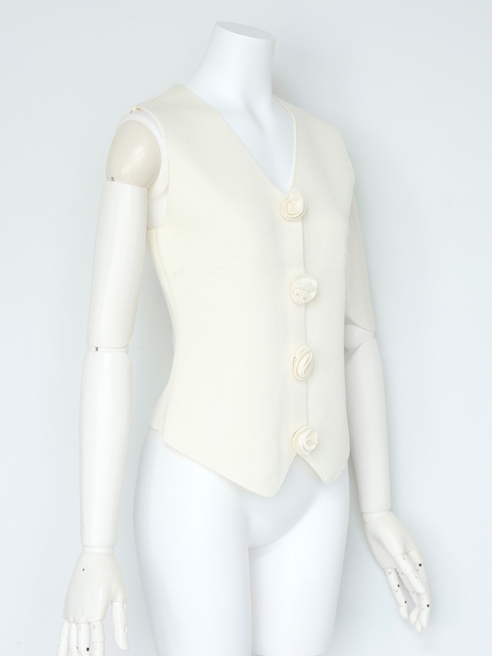 コサージュニットベストIVORY スタイリングイメージ2