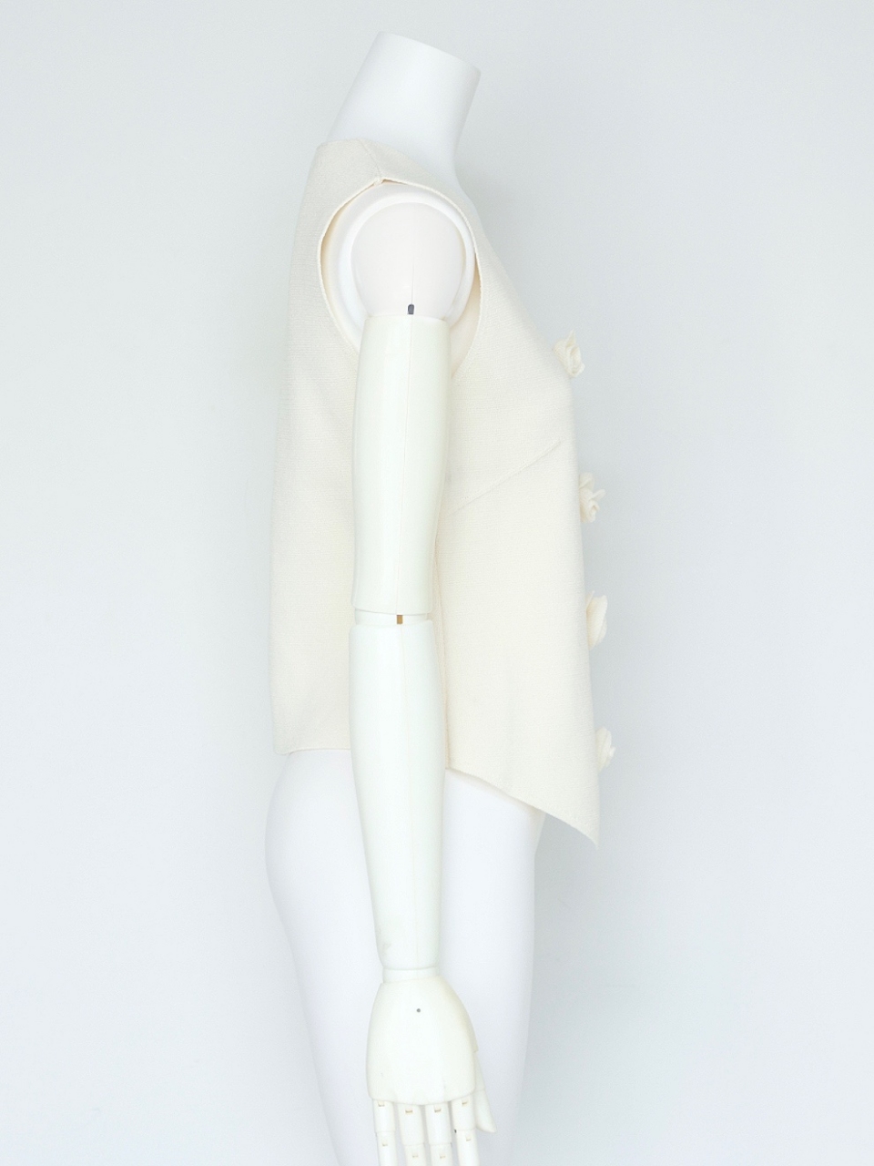 コサージュニットベストIVORY スタイリングイメージ3
