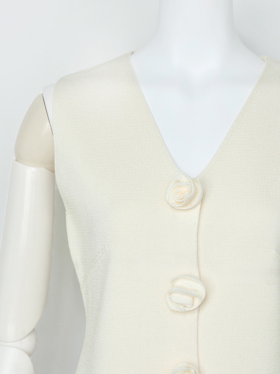 コサージュニットベストIVORY スタイリングイメージ5