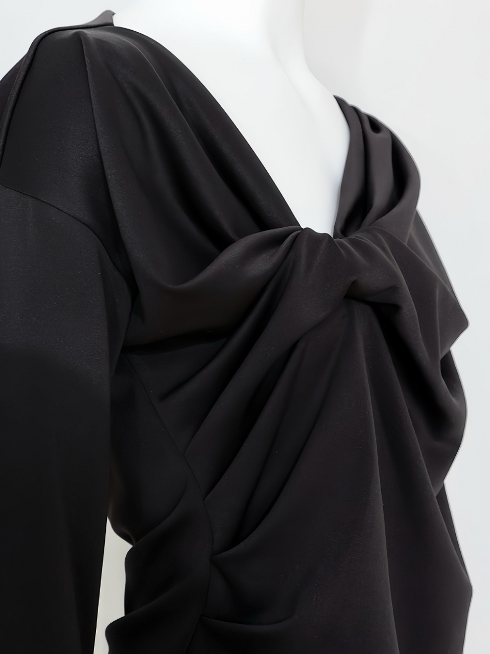 SofiaドレープトップスBLACK スタイリングイメージ7