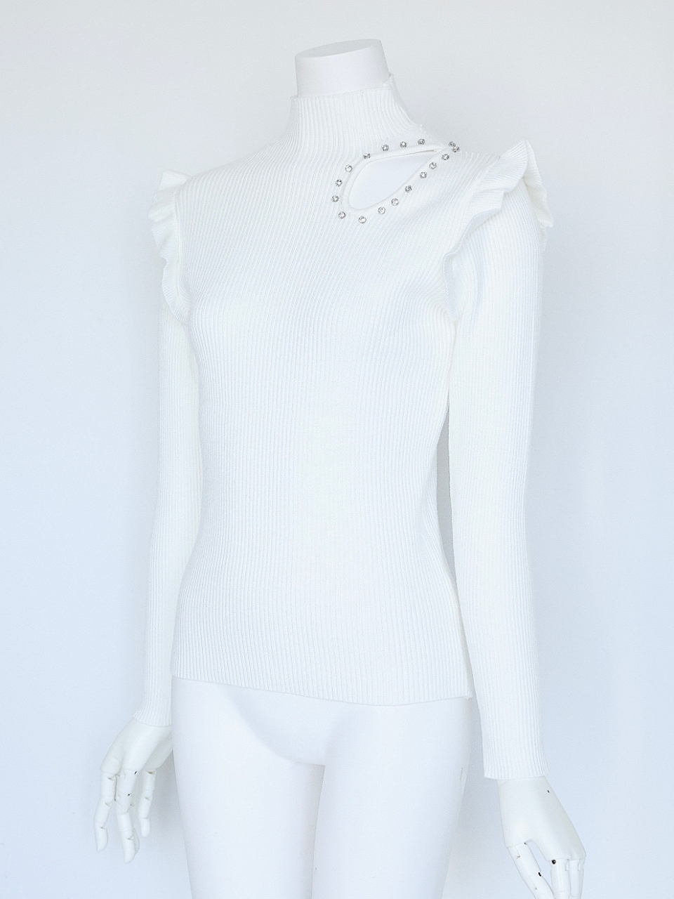 ハニーカットスワロフスキーニットWHITE スタイリングイメージ2