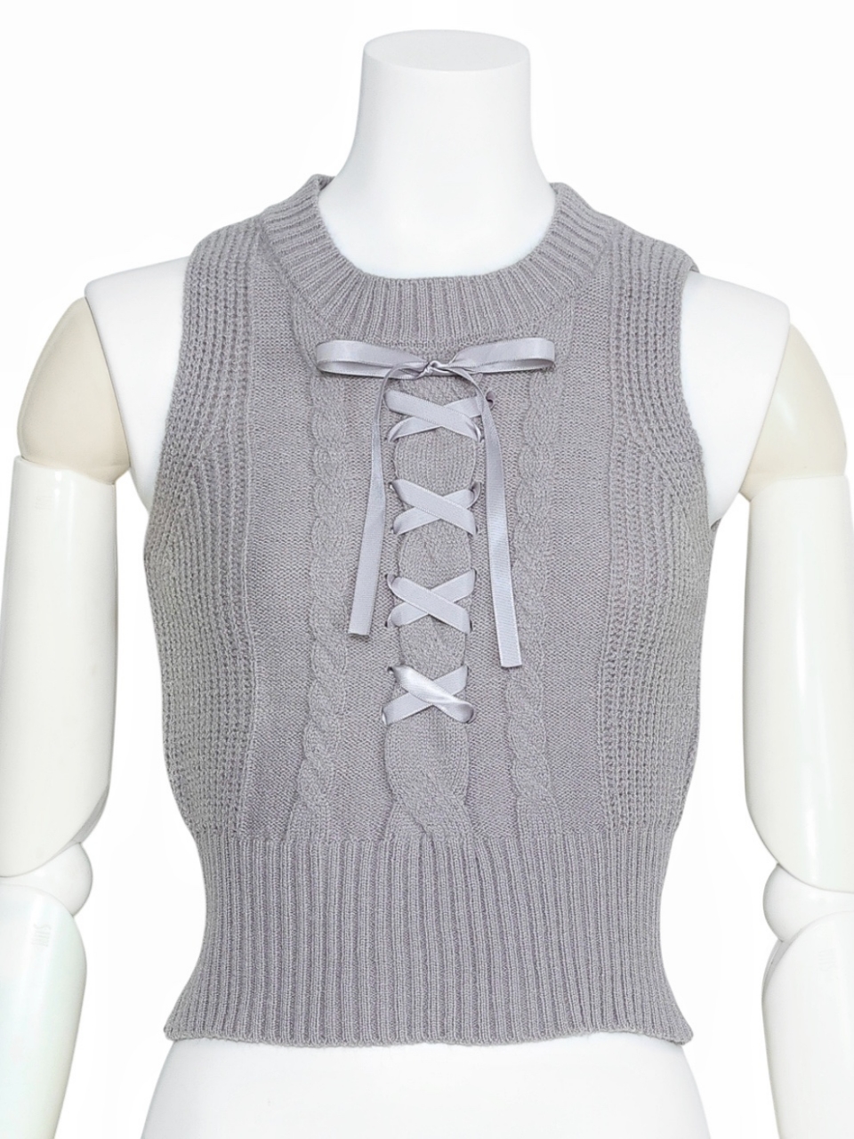 レースアップケーブルノースリニットGRAY スタイリングイメージ2