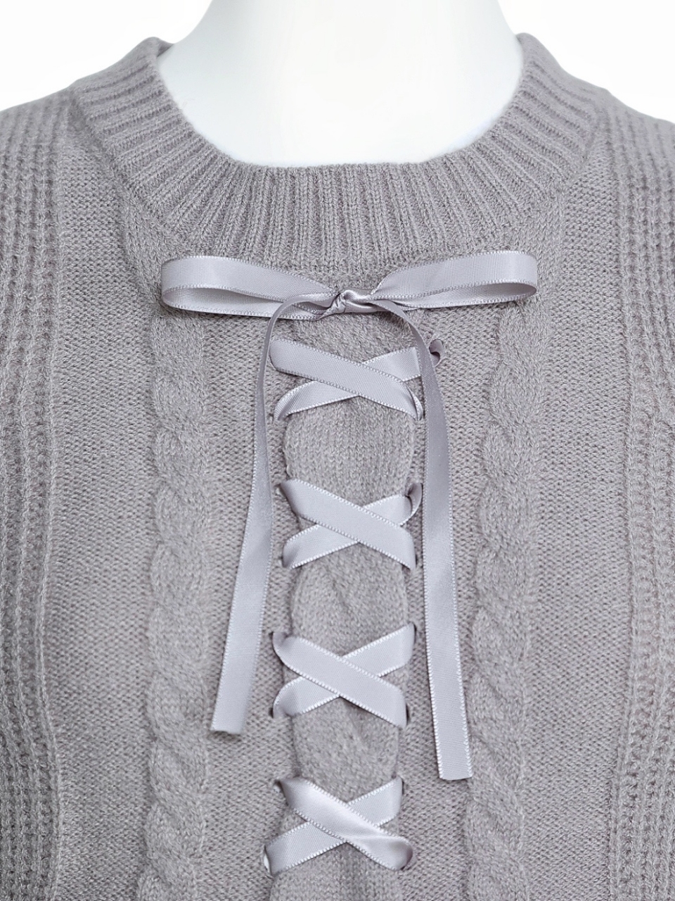 レースアップケーブルノースリニットGRAY スタイリングイメージ6