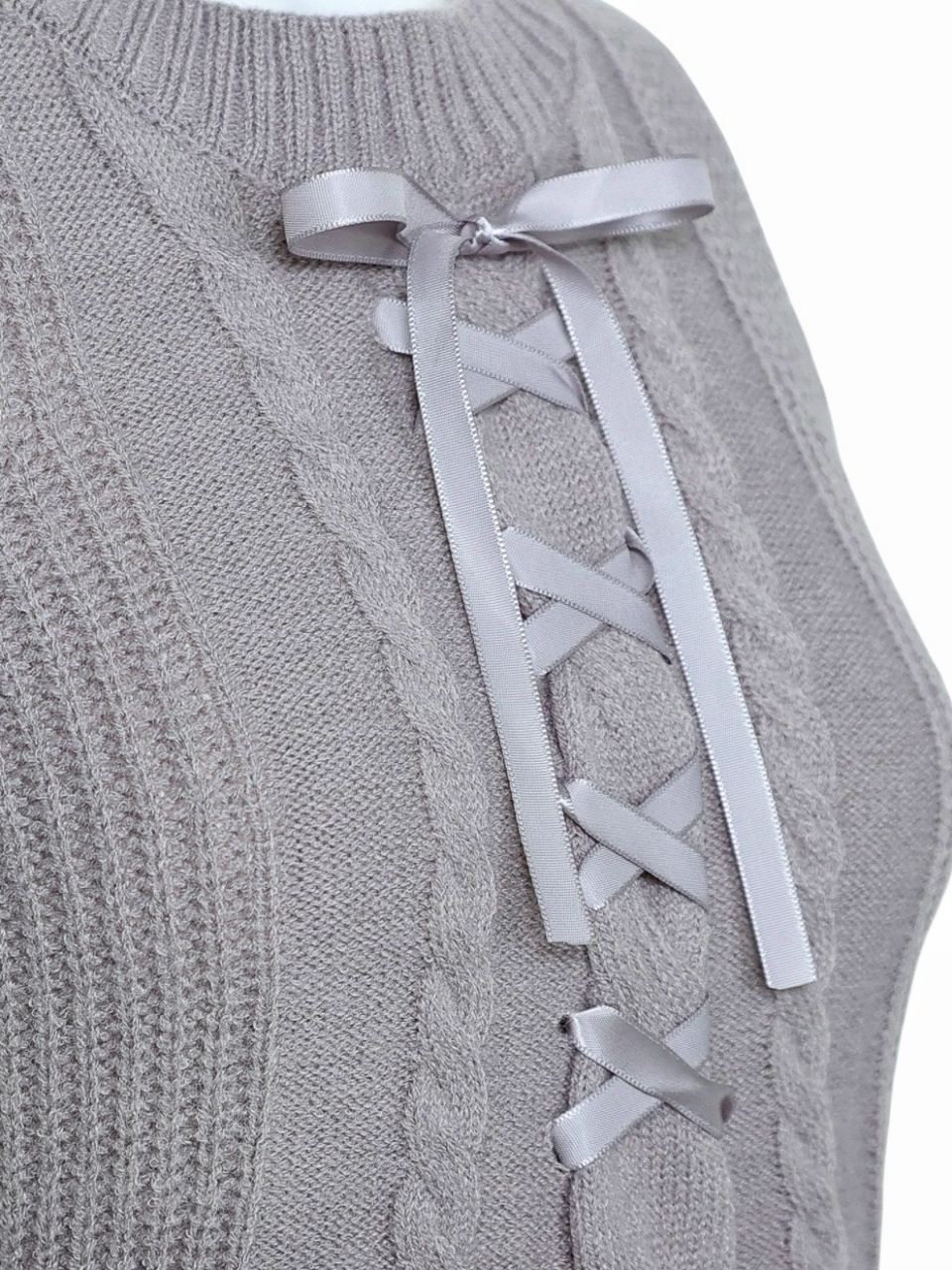 レースアップケーブルノースリニットGRAY スタイリングイメージ7