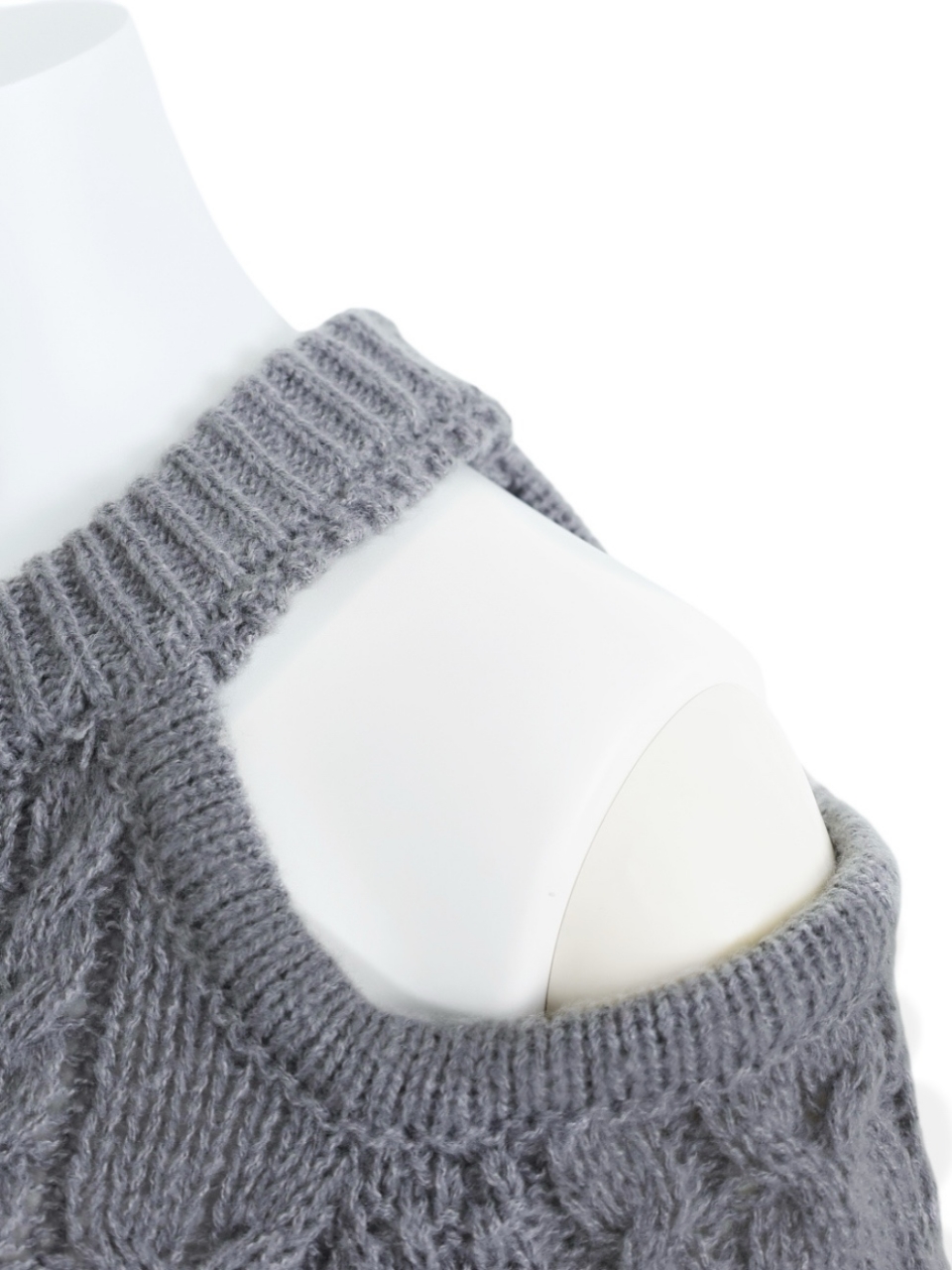 アシメオープンカットケーブルWOOLニットGRAY スタイリングイメージ5