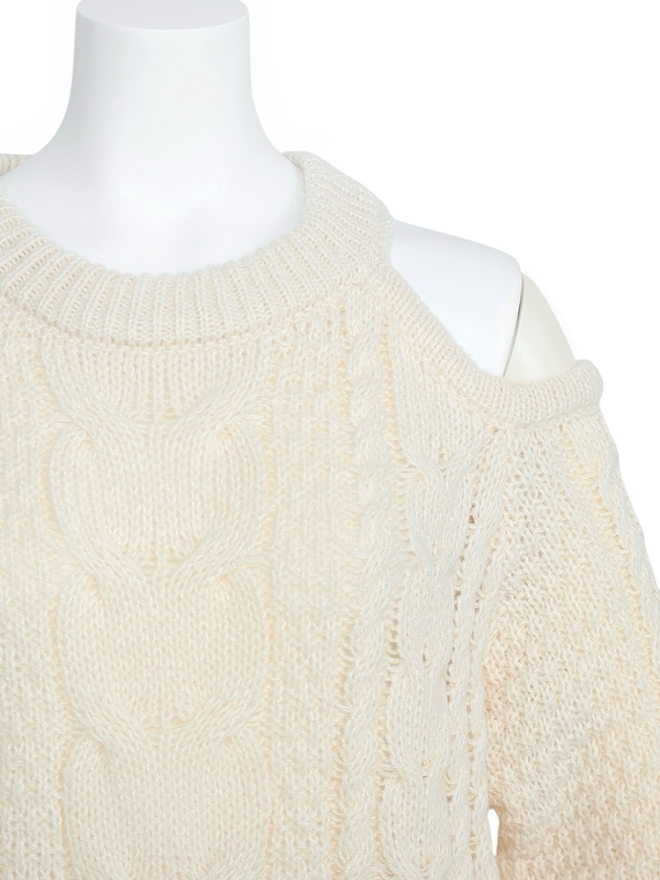 アシメオープンカットケーブルWOOLニットIVORY スタイリングイメージ4