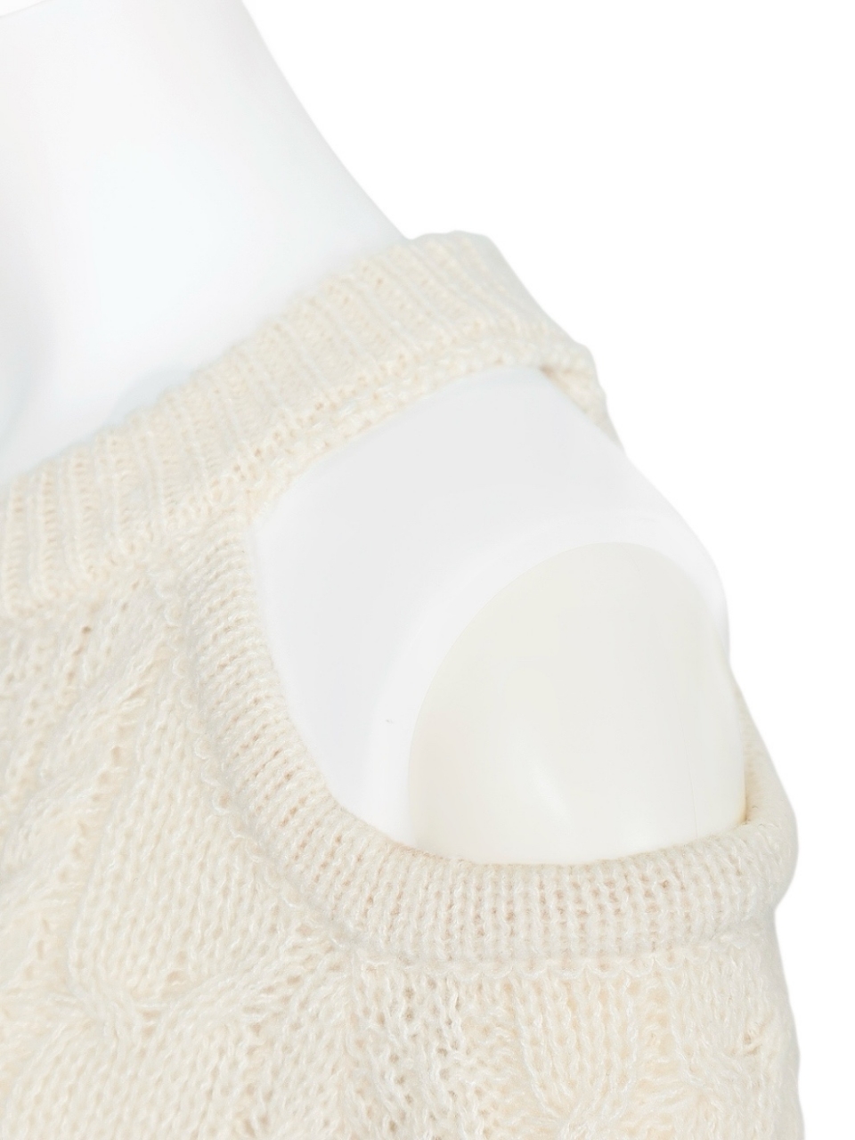 アシメオープンカットケーブルWOOLニットIVORY スタイリングイメージ5