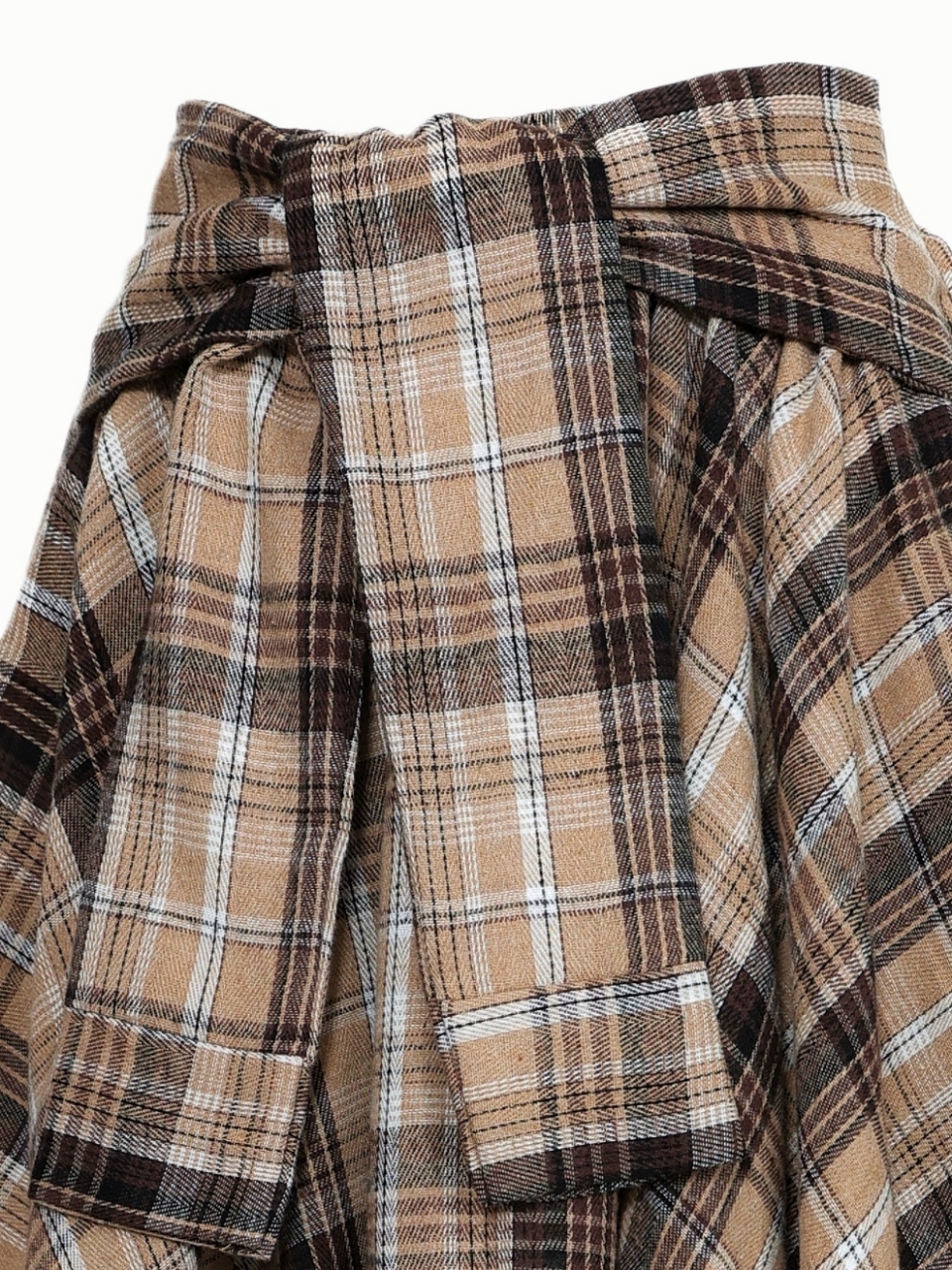 ネルシャツライクチェックヘムスカートCAMEL スタイリングイメージ6