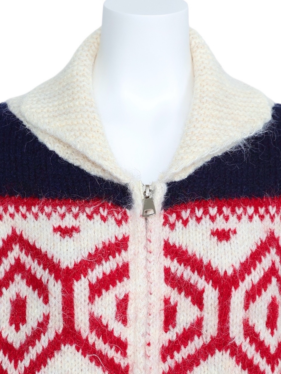 ノルディックリュクスWOOLブルゾンNAVYRED スタイリングイメージ5