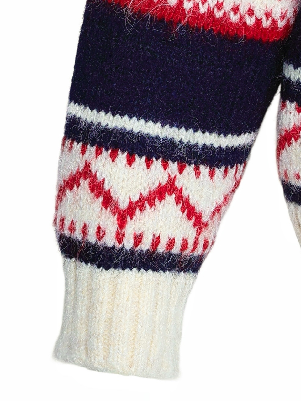 ノルディックリュクスWOOLブルゾンNAVYRED スタイリングイメージ7