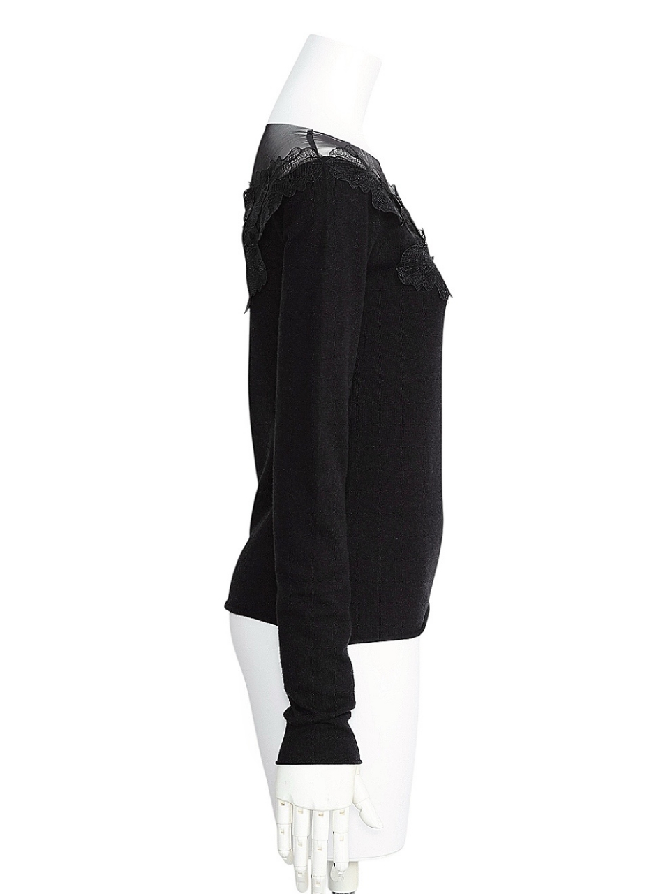 スワンリーフデコルテシアーニットBLACK スタイリングイメージ3