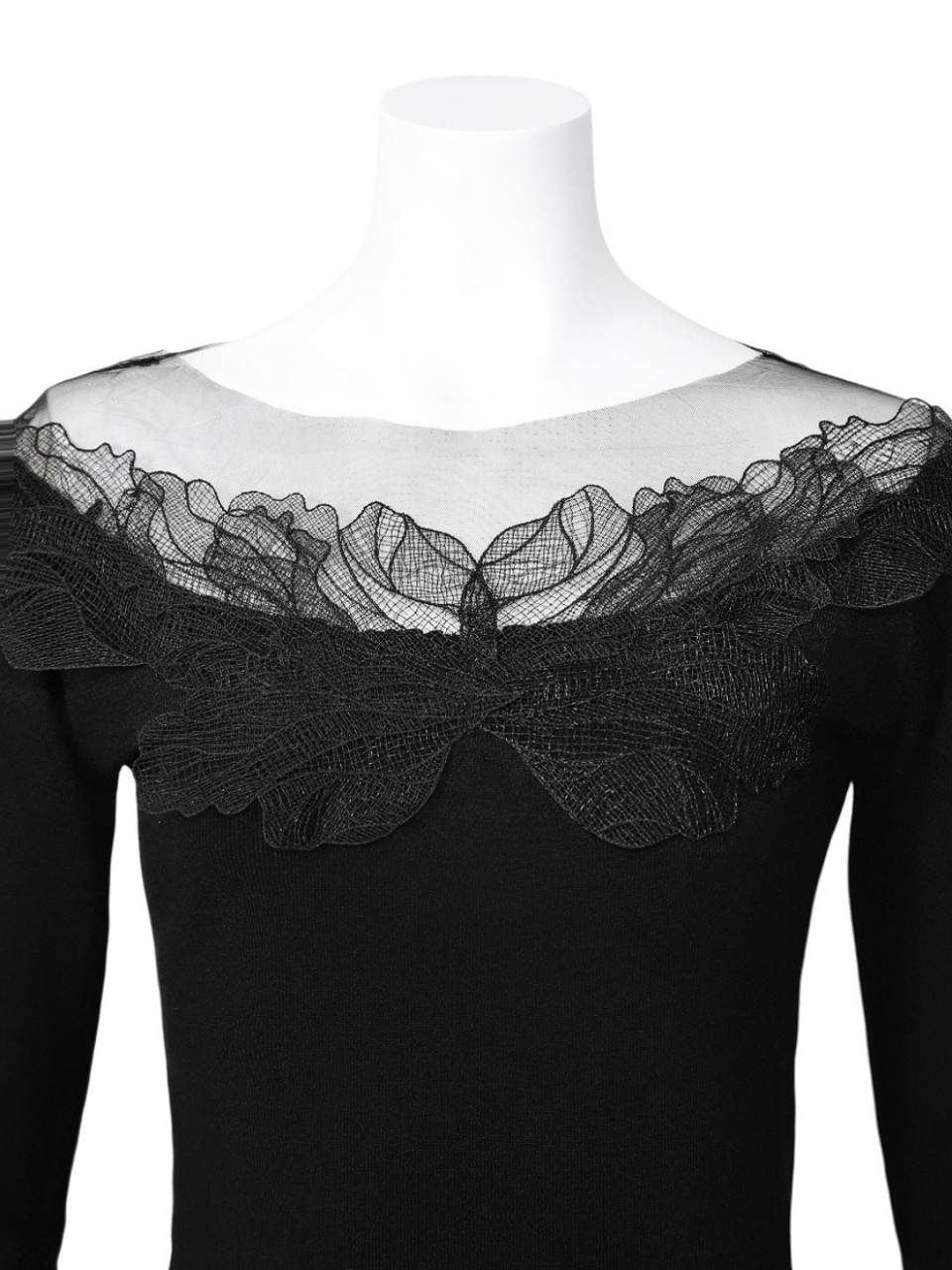 スワンリーフデコルテシアーニットBLACK スタイリングイメージ5