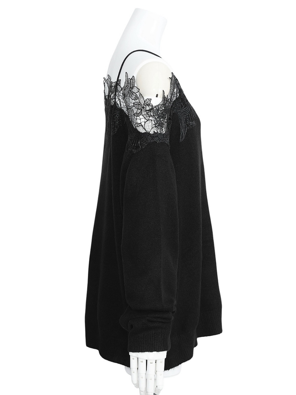 フローラルレースオーバーニットBLACK スタイリングイメージ3