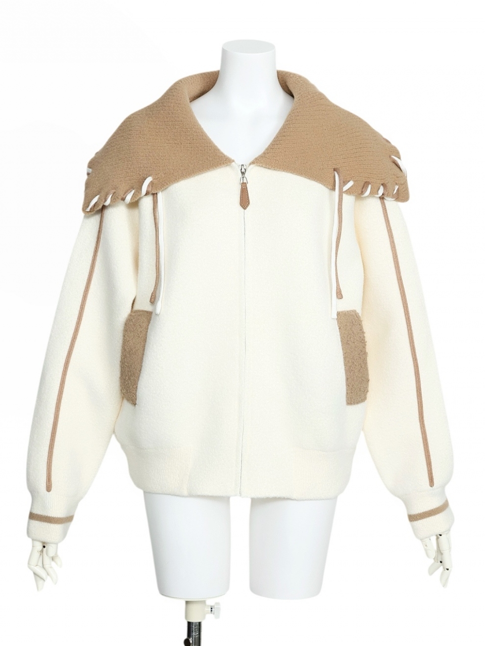 ケープカラーパイピングブルゾンIVORY スタイリングイメージ1