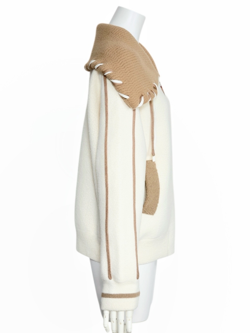 ケープカラーパイピングブルゾンIVORY スタイリングイメージ2