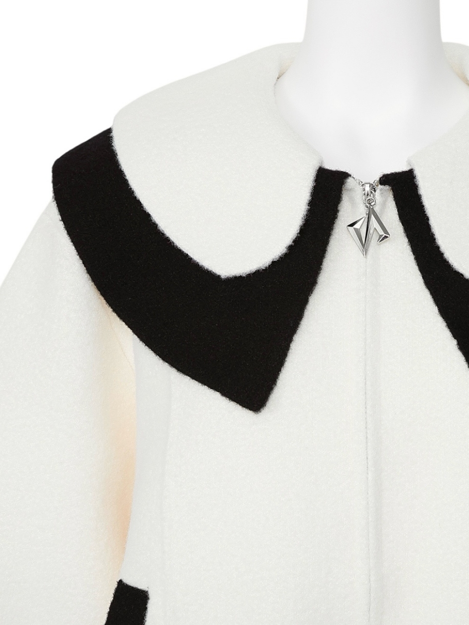 バイカラークロエブルゾンIVORY スタイリングイメージ5