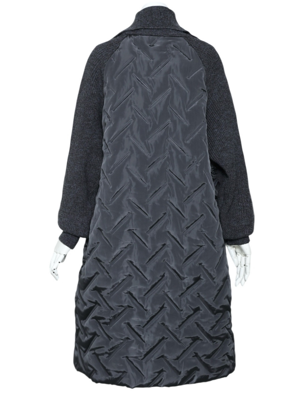 キルティングダウンニットコートGRAY スタイリングイメージ3