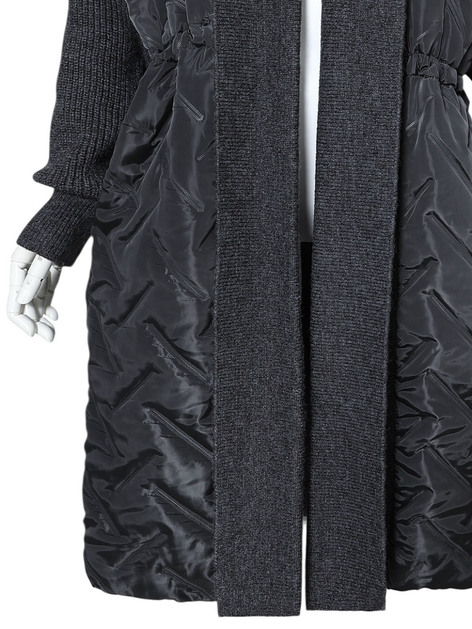 キルティングダウンニットコートGRAY スタイリングイメージ5